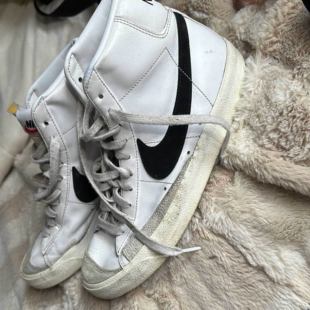 Used Nike sneakers high top size 9